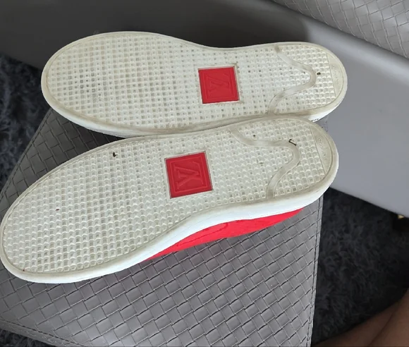 Louis Vuitton Red Sneakers with Vibrant Canvas Upper - Picture 7 of 7